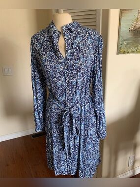 Blue Floral Shirt Dress with Tie Waist, and side pockets. Like new